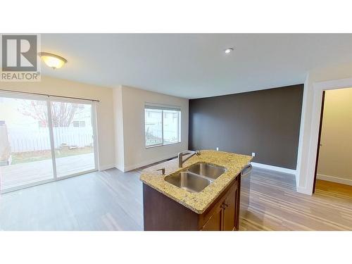 916 23A Avenue N Unit# B, Cranbrook, BC - Indoor Photo Showing Kitchen With Double Sink