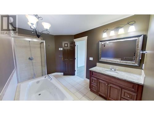 916 23A Avenue N Unit# B, Cranbrook, BC - Indoor Photo Showing Bathroom