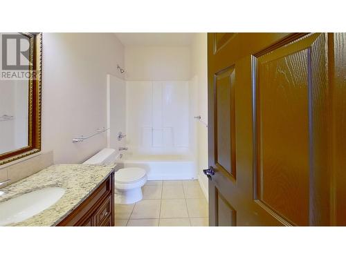 916 23A Avenue N Unit# B, Cranbrook, BC - Indoor Photo Showing Bathroom