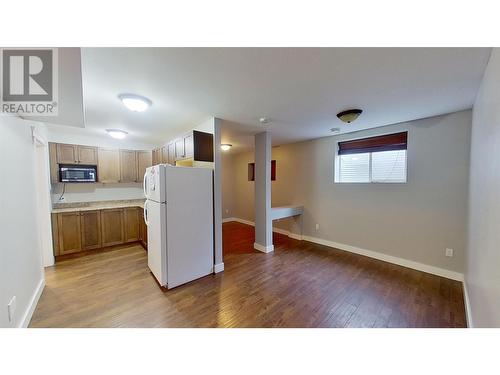 916 23A Avenue N Unit# B, Cranbrook, BC - Indoor Photo Showing Kitchen