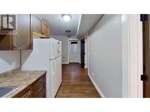 916 23A Avenue N Unit# B, Cranbrook, BC - Indoor Photo Showing Kitchen