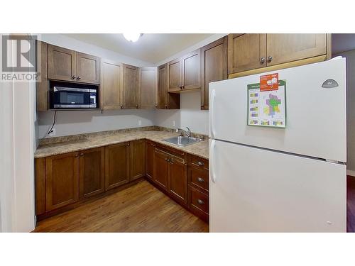 916 23A Avenue N Unit# B, Cranbrook, BC - Indoor Photo Showing Kitchen