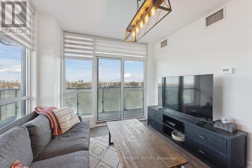 905 - 10 De Boers Drive, Toronto, ON - Indoor Photo Showing Living Room