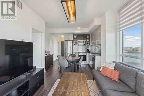 905 - 10 De Boers Drive, Toronto, ON - Indoor Photo Showing Living Room