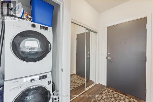 905 - 10 De Boers Drive, Toronto, ON - Indoor Photo Showing Laundry Room