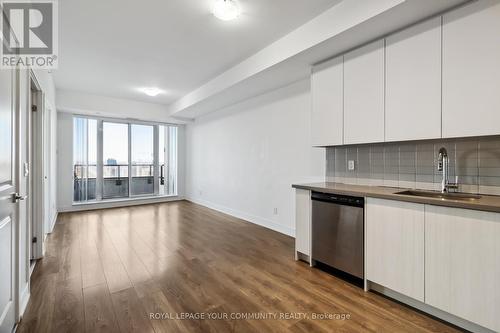 2205 - 297 Oak Walk Drive, Oakville, ON - Indoor Photo Showing Kitchen