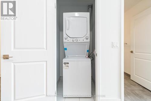 2205 - 297 Oak Walk Drive, Oakville, ON - Indoor Photo Showing Laundry Room