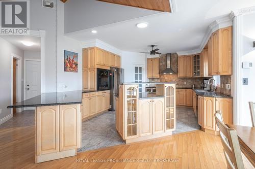 10 North Shore Road, Frontenac Islands (The Islands), ON - Indoor Photo Showing Kitchen