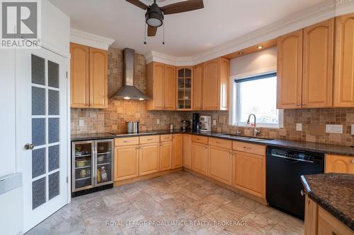 10 North Shore Road, Frontenac Islands (The Islands), ON - Indoor Photo Showing Kitchen