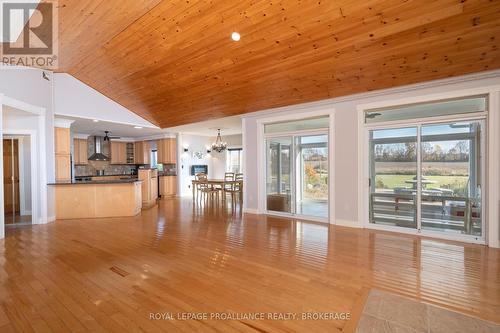 10 North Shore Road, Frontenac Islands (The Islands), ON - Indoor