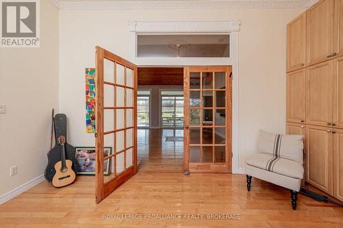 10 North Shore Road, Frontenac Islands (The Islands), ON - Indoor Photo Showing Other Room