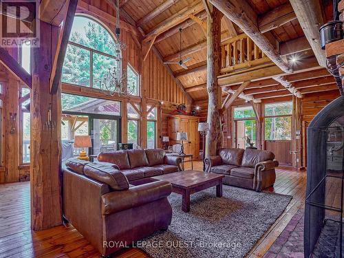 1400 Chemin Du Loup Road, Tiny, ON - Indoor Photo Showing Living Room