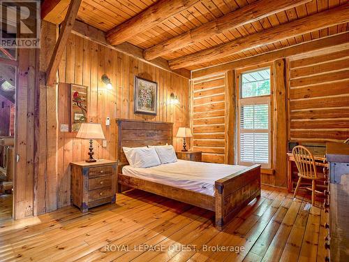 1400 Chemin Du Loup Road, Tiny, ON - Indoor Photo Showing Bedroom