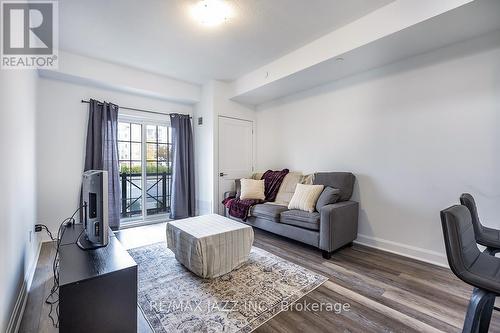 126 - 50 Lakebreeze Drive, Clarington (Newcastle), ON - Indoor Photo Showing Living Room