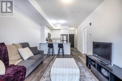 126 - 50 Lakebreeze Drive, Clarington (Newcastle), ON - Indoor Photo Showing Living Room