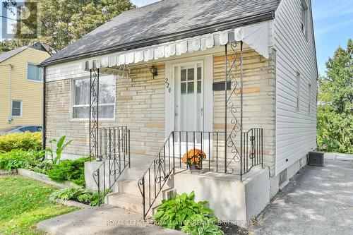 220 Pine Street, Belleville, ON - Outdoor