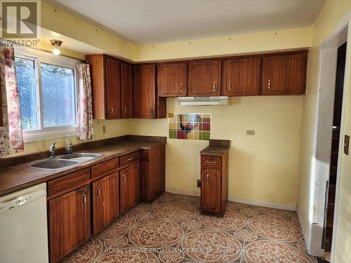 545 County Rd 19, Prince Edward County (Ameliasburgh), ON - Indoor Photo Showing Kitchen With Double Sink