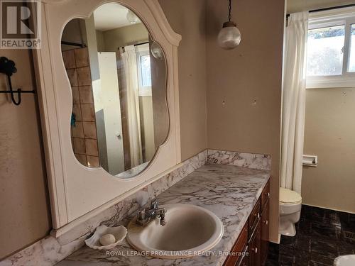 545 County Rd 19, Prince Edward County (Ameliasburgh), ON - Indoor Photo Showing Bathroom