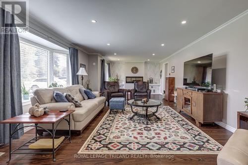 5851 Stone Church Road, Central Elgin (Union), ON - Indoor Photo Showing Living Room