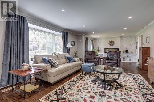 5851 Stone Church Road, Central Elgin (Union), ON - Indoor Photo Showing Living Room