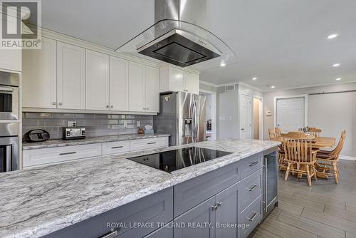 5851 Stone Church Road, Central Elgin (Union), ON - Indoor Photo Showing Kitchen With Upgraded Kitchen