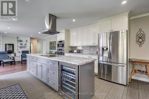 5851 Stone Church Road, Central Elgin (Union), ON - Indoor Photo Showing Kitchen With Upgraded Kitchen