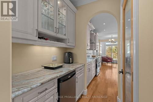 865 Roshan Drive, Kingston (City Northwest), ON - Indoor Photo Showing Kitchen With Upgraded Kitchen