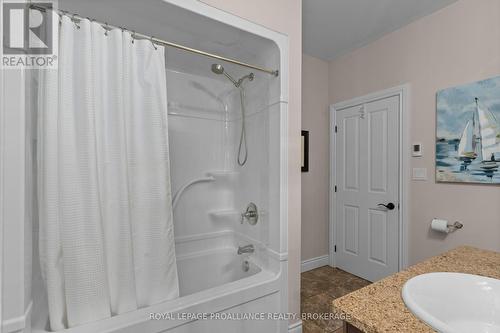 865 Roshan Drive, Kingston (City Northwest), ON - Indoor Photo Showing Bathroom