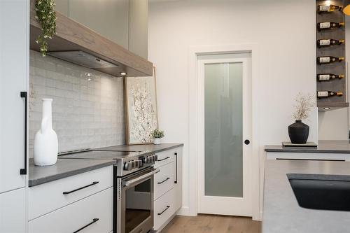 16 Bresaylor Drive, Headingley, MB - Indoor Photo Showing Kitchen