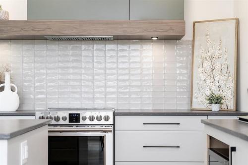 16 Bresaylor Drive, Headingley, MB - Indoor Photo Showing Kitchen