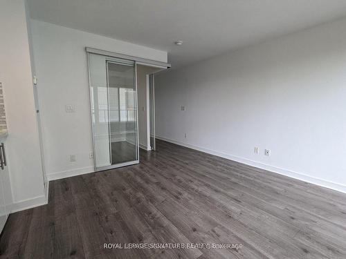 609-58 Orchard View Blvd, Toronto, ON - Indoor Photo Showing Other Room