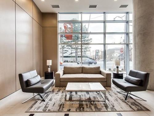 609-58 Orchard View Blvd, Toronto, ON - Indoor Photo Showing Living Room