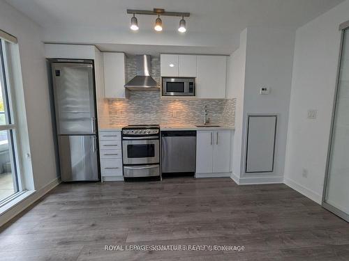 609-58 Orchard View Blvd, Toronto, ON - Indoor Photo Showing Kitchen With Upgraded Kitchen