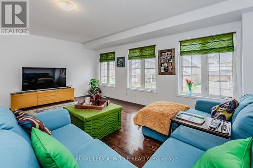 565 Sundew Drive, Waterloo, ON - Indoor Photo Showing Living Room