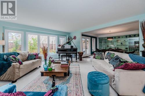 565 Sundew Drive, Waterloo, ON - Indoor Photo Showing Living Room