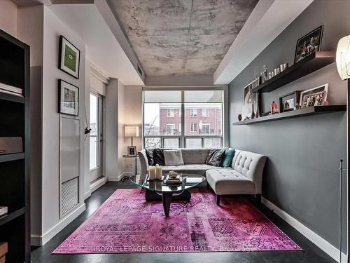 224-1 Shaw St, Toronto, ON - Indoor Photo Showing Living Room