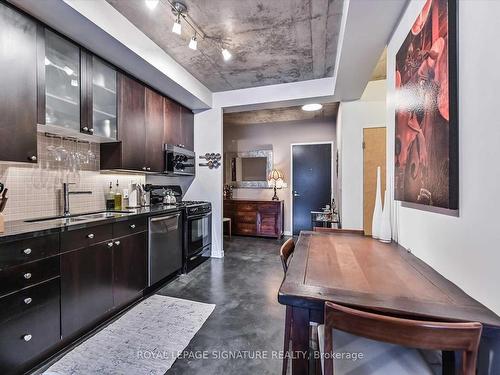 224-1 Shaw St, Toronto, ON - Indoor Photo Showing Kitchen