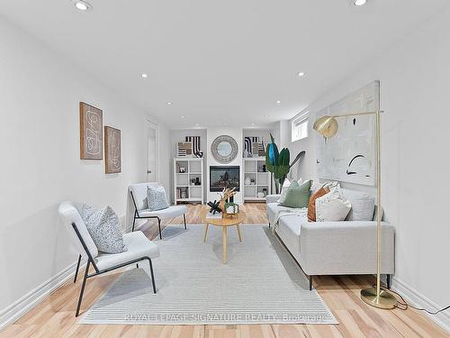 228 Westview Blvd, Toronto, ON - Indoor Photo Showing Living Room