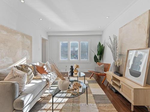 228 Westview Blvd, Toronto, ON - Indoor Photo Showing Living Room