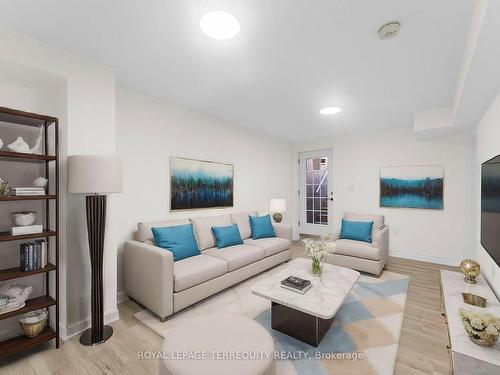 1818 Lamstone St, Innisfil, ON - Indoor Photo Showing Living Room