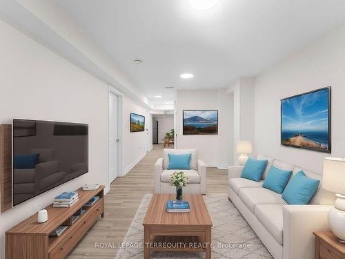 1818 Lamstone St, Innisfil, ON - Indoor Photo Showing Living Room