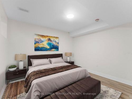 1818 Lamstone St, Innisfil, ON - Indoor Photo Showing Bedroom