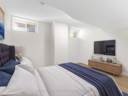 1818 Lamstone St, Innisfil, ON - Indoor Photo Showing Bedroom