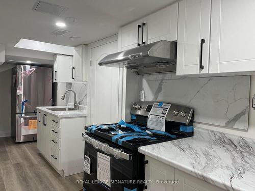 Bsmt-6643 Blackheath Rdge, Mississauga, ON - Indoor Photo Showing Kitchen