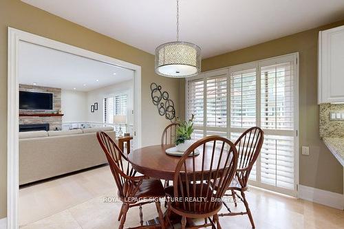 2080 Chippewa Tr, Mississauga, ON - Indoor Photo Showing Dining Room