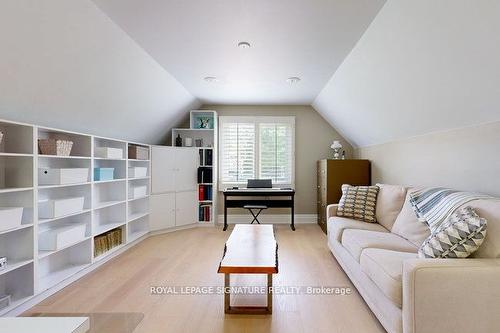 2080 Chippewa Tr, Mississauga, ON - Indoor Photo Showing Living Room