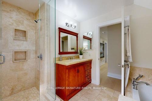 2080 Chippewa Tr, Mississauga, ON - Indoor Photo Showing Bathroom