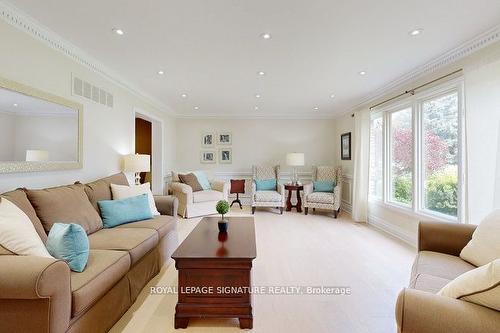 2080 Chippewa Tr, Mississauga, ON - Indoor Photo Showing Living Room