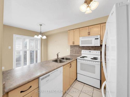 86 Wood Circ, Caledon, ON - Indoor Photo Showing Kitchen With Double Sink