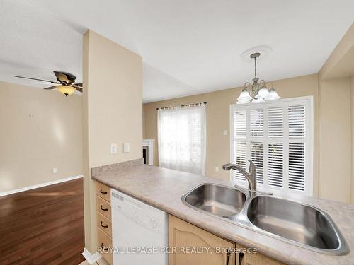 86 Wood Circ, Caledon, ON - Indoor Photo Showing Kitchen With Double Sink